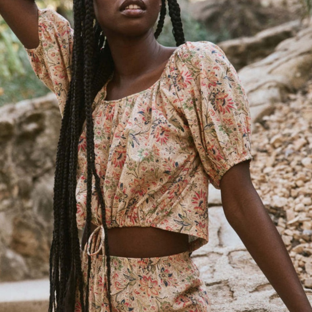 THE GREAT. The Provence Top. Peach Paisley Floral in size 0. 🌿🪷